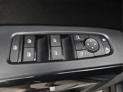 Used 2025 Nissan Pathfinder S FWD image 15
