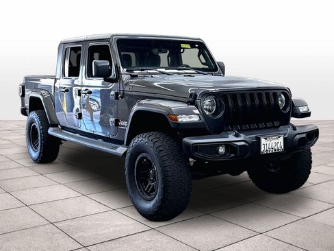 Used 2021 Jeep Gladiator Overland w/ Popular Equipment Package AWD/4WD image 2