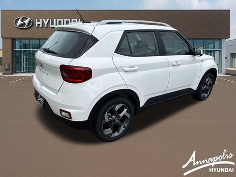 Certified 2026 Hyundai Venue SEL FWD image 5