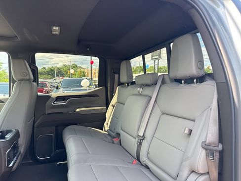 New 2026 GMC Sierra 1500 SLT w/ SLT Premium Plus Package AWD/4WD image 32