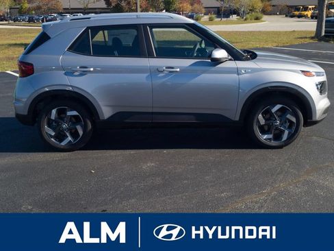 New 2026 Hyundai Venue SEL FWD image 5