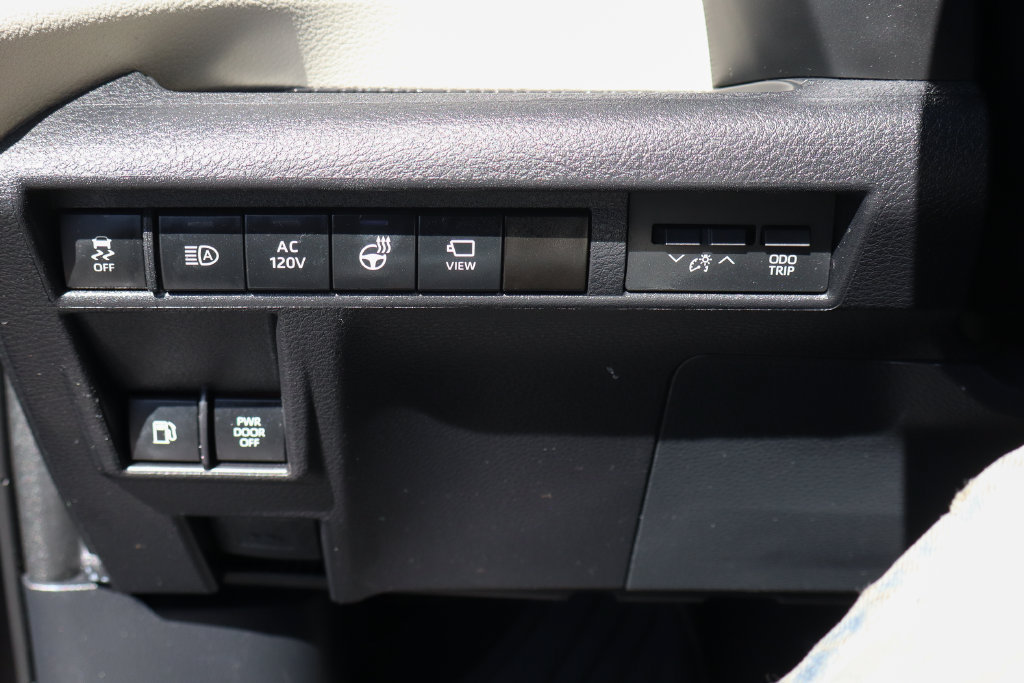 Used 2021 Toyota Sienna Platinum AWD/4WD image 23