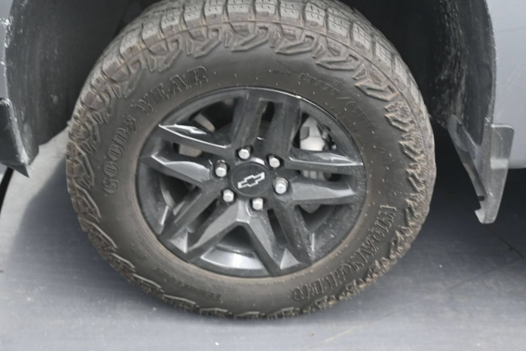 Used 2025 Chevrolet Silverado 1500 Custom Trail Boss AWD/4WD image 9