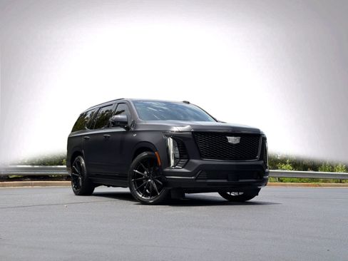 Used 2025 Cadillac Escalade Sport Platinum AWD/4WD image 2