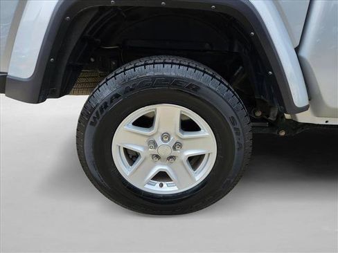 Used 2022 Jeep Gladiator Sport AWD/4WD image 19