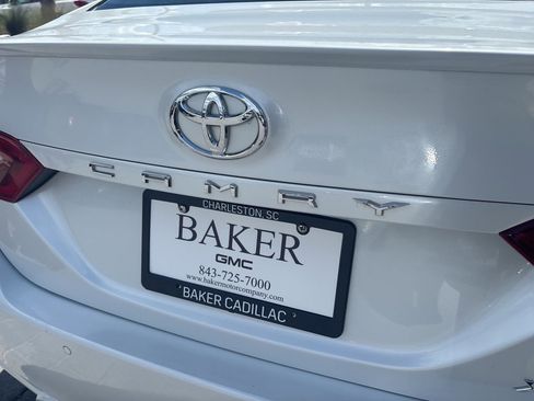 Used 2018 Toyota Camry XSE image 9