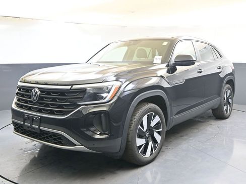 Certified 2025 Volkswagen Atlas Cross Sport SE image 1