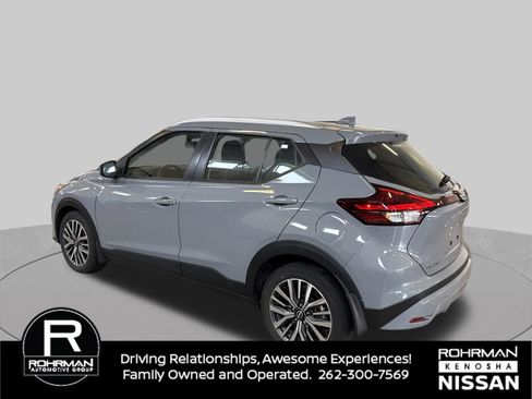 Used 2023 Nissan Kicks SV FWD image 3