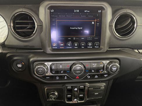 Used 2021 Jeep Gladiator Overland AWD/4WD image 14