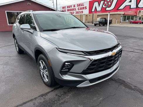 Used 2024 Chevrolet Blazer LT FWD image 3