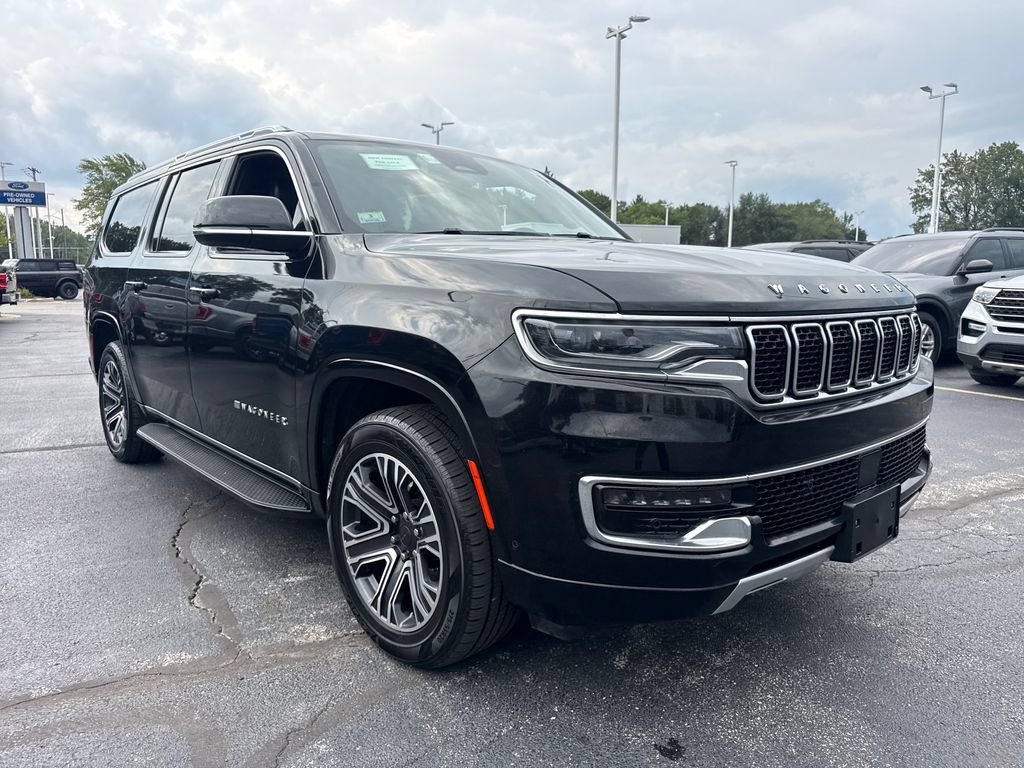 Used 2024 Jeep Wagoneer L Series II w/ Flexible Seating Group AWD/4WD image 4