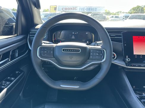 Used 2024 Jeep Wagoneer L Series II w/ Flexible Seating Group RWD image 23