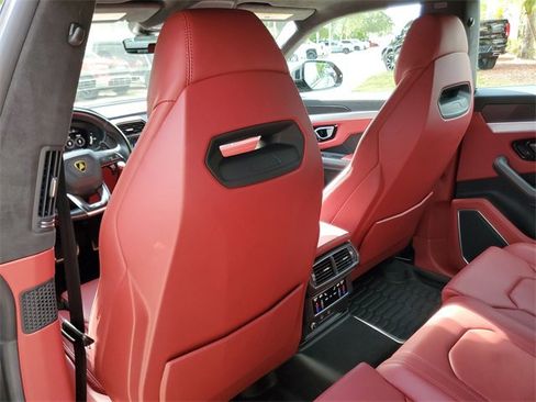 Used 2022 Lamborghini Urus image 11