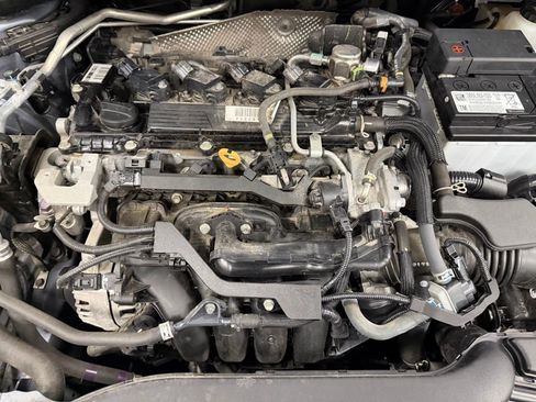 Used 2023 Toyota Corolla Cross L image 9