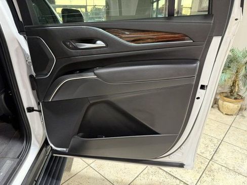 Used 2023 Cadillac Escalade ESV Premium Luxury w/ Performance Package image 31