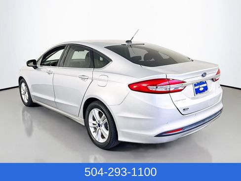 Certified 2018 Ford Fusion SE w/ Fusion SE Technology Package FWD image 9