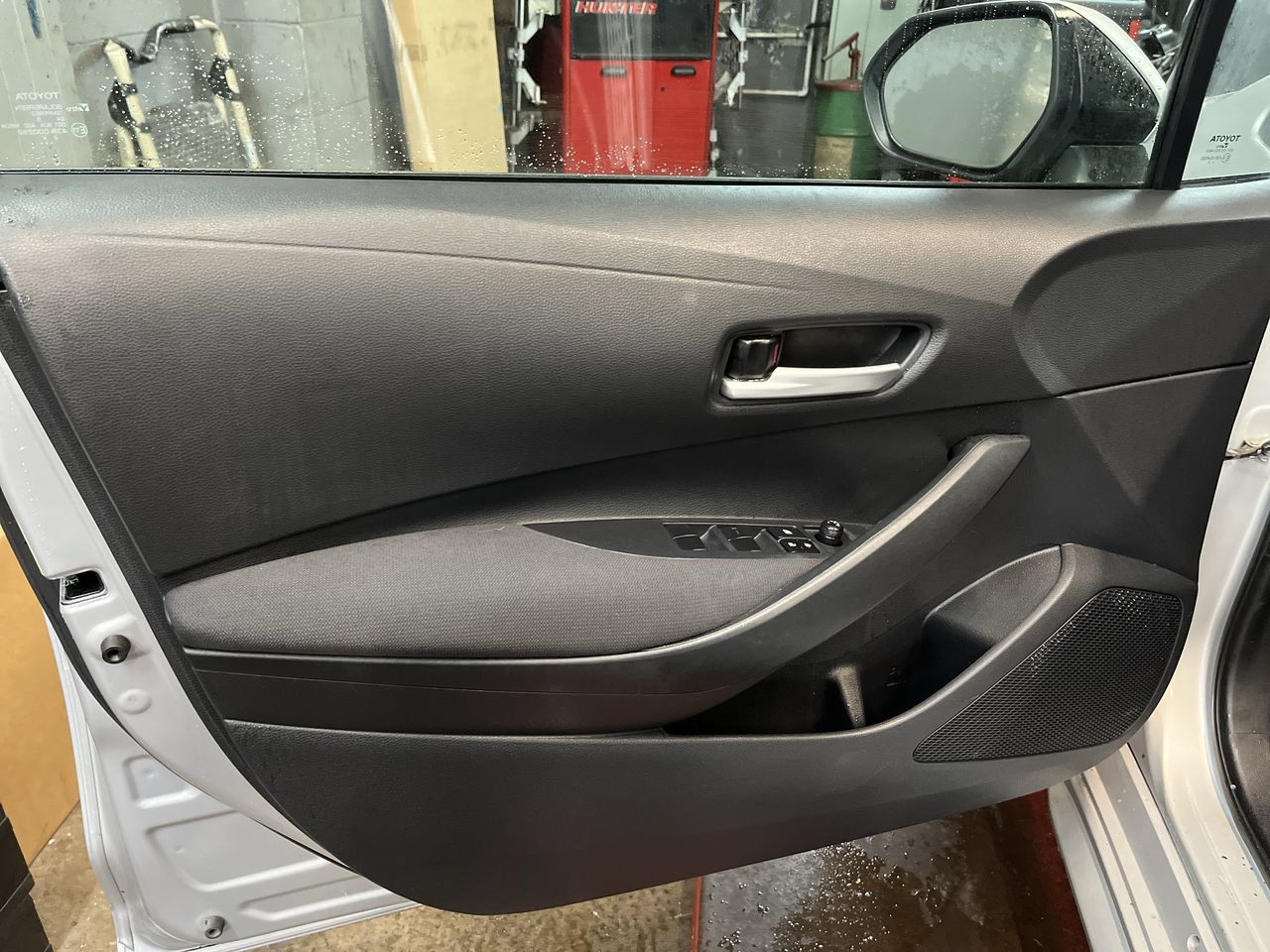 Used 2020 Toyota Corolla LE w/ LE Premium Package FWD image 2