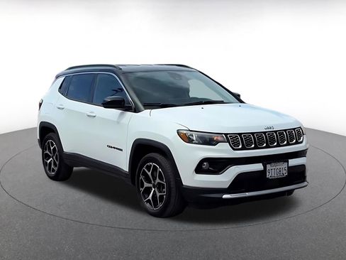 Used 2025 Jeep Compass Limited image 2