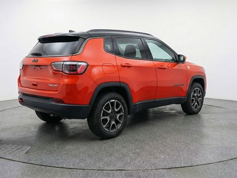 Used 2025 Jeep Compass Trailhawk image 9