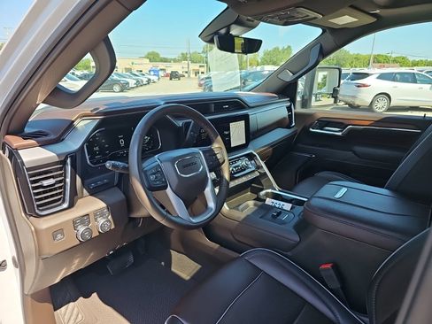 Used 2024 GMC Sierra 2500 Denali w/ Denali Reserve Package AWD/4WD image 12