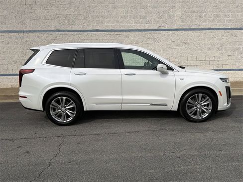 Used 2023 Cadillac XT6 Premium Luxury image 8