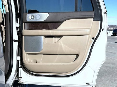 Used 2022 Lincoln Navigator L Reserve image 18