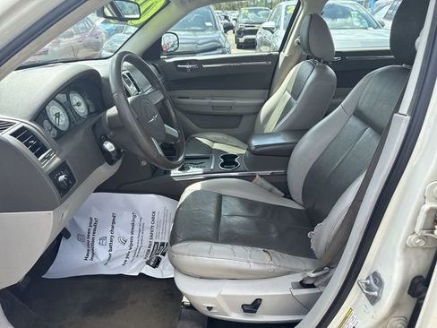 Used 2008 Chrysler 300 Touring RWD image 9