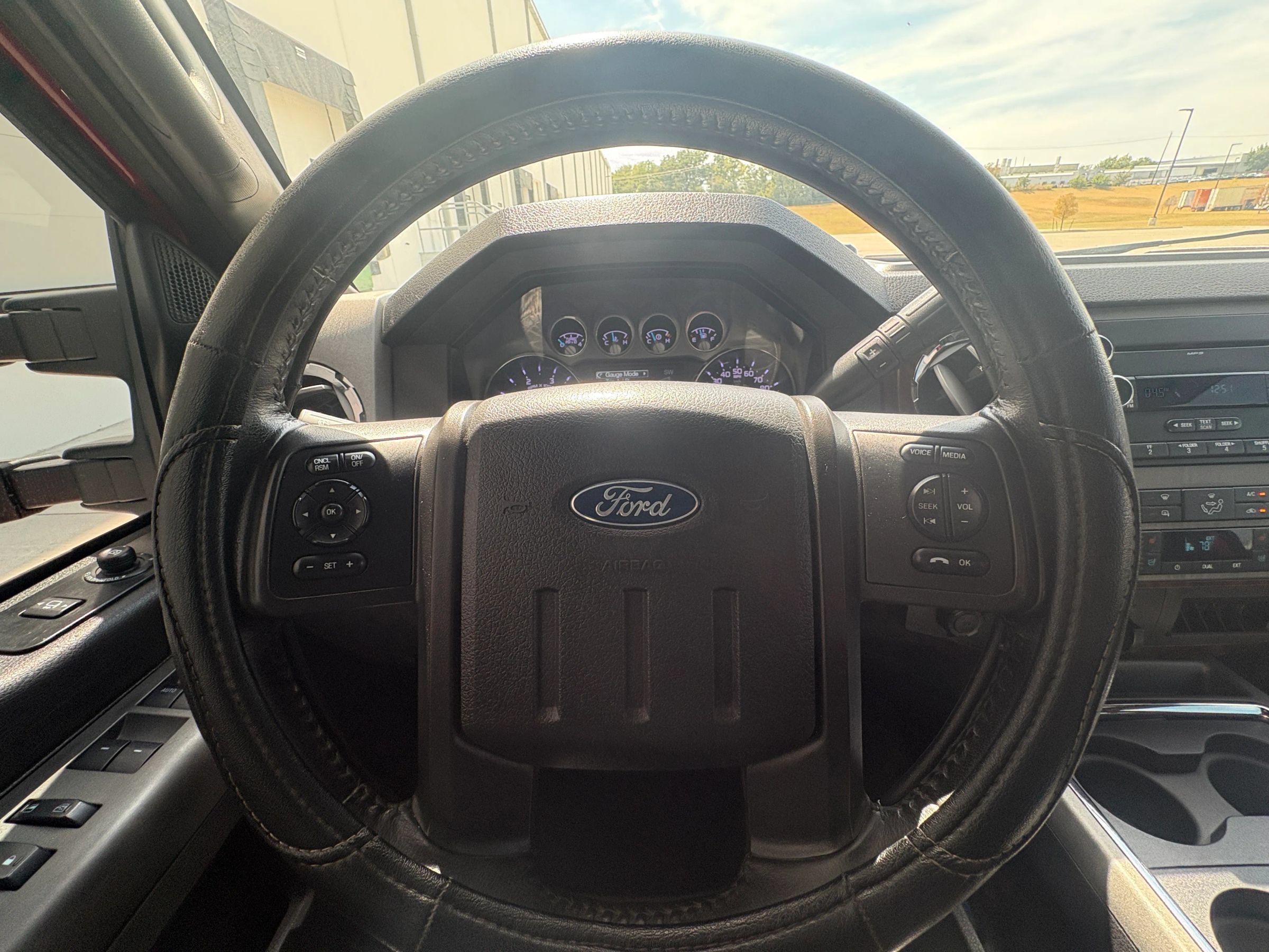 Used 2011 Ford F250 Lariat w/ Lariat Interior Pkg RWD image 11
