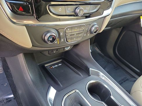 Used 2023 Chevrolet Traverse LT image 28