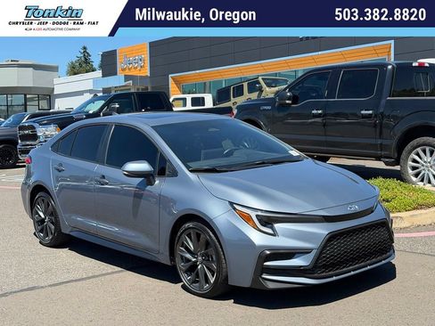 Used 2025 Toyota Corolla SE w/ SE Premium Package FWD image 1