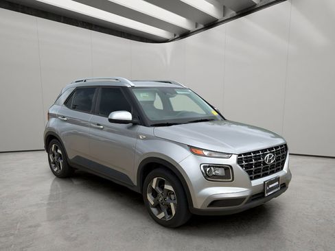 Used 2023 Hyundai Venue SEL w/ Cargo Package image 7