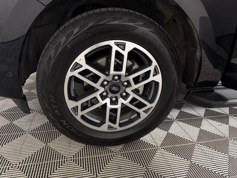Used 2025 Ford Expedition Active AWD/4WD image 12