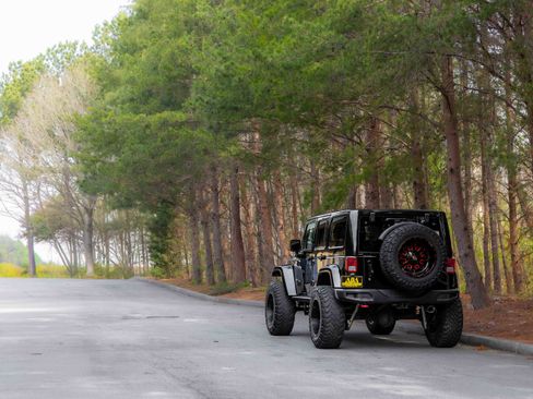Used 2017 Jeep Wrangler Unlimited Rubicon image 37