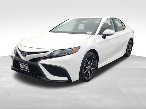 Used 2024 Toyota Camry SE image 10