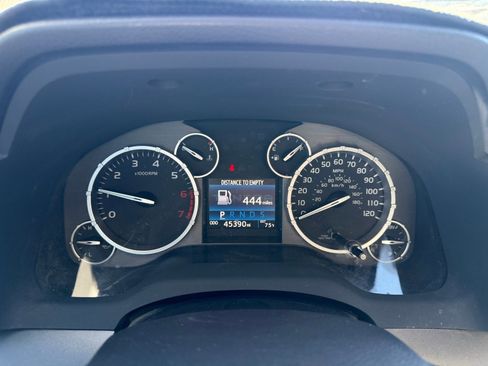 Used 2017 Toyota Tundra SR5 w/ SR5 Upgrade Package image 17