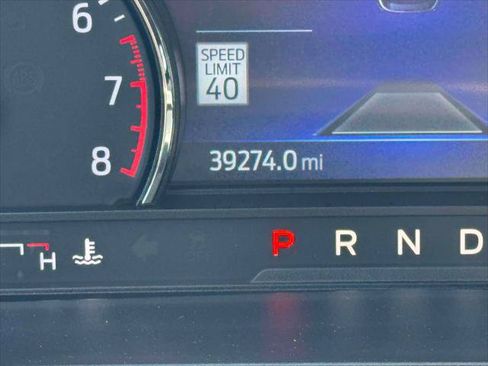 Used 2022 Ford Explorer XLT w/ Equipment Group 202A AWD/4WD image 28