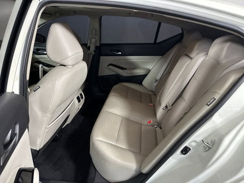 Used 2020 Nissan Altima 2.0 Platinum FWD image 25