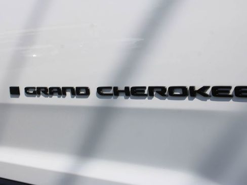 Used 2024 Jeep Grand Cherokee Altitude image 32
