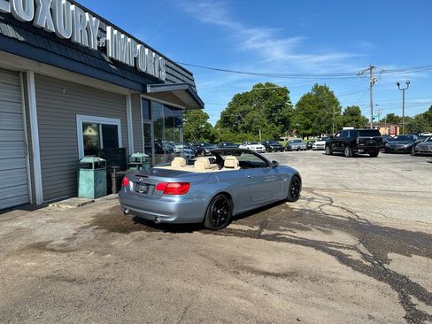 Used 2013 BMW 335i Convertible w/ Premium Pkg RWD image 4