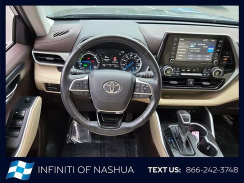 Used 2020 Toyota Highlander XLE AWD/4WD image 13