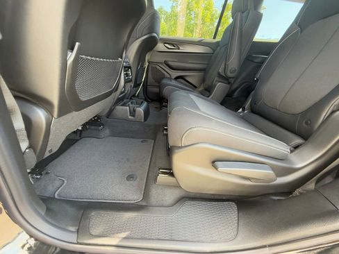 New 2025 Jeep Grand Cherokee L Laredo image 28