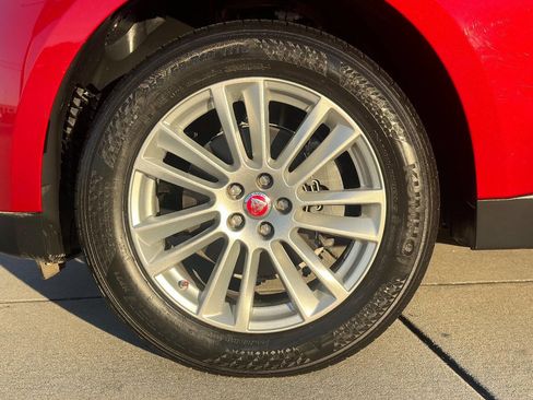 Used 2017 Jaguar F-PACE Prestige image 12