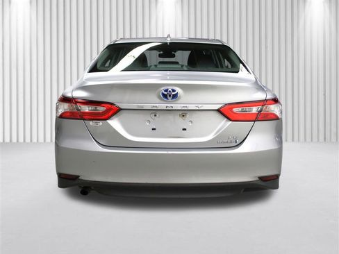 Used 2020 Toyota Camry LE image 4