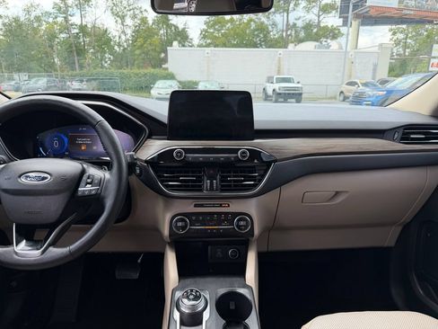 Used 2020 Ford Escape Titanium w/ Titanium Premium Package 2.0 AWD/4WD image 17