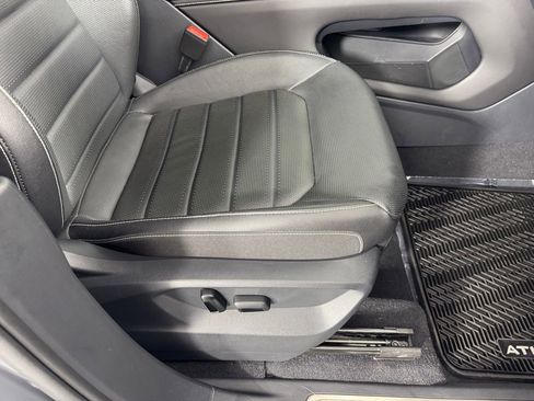 Used 2025 Volkswagen Atlas SEL image 38