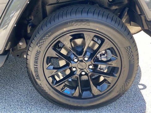 Used 2023 Jeep Wrangler Sahara AWD/4WD image 15