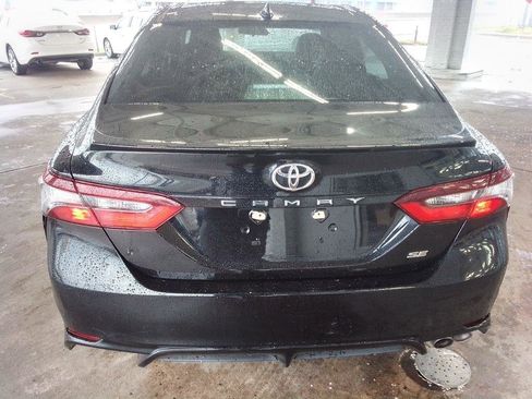 Used 2021 Toyota Camry SE image 6