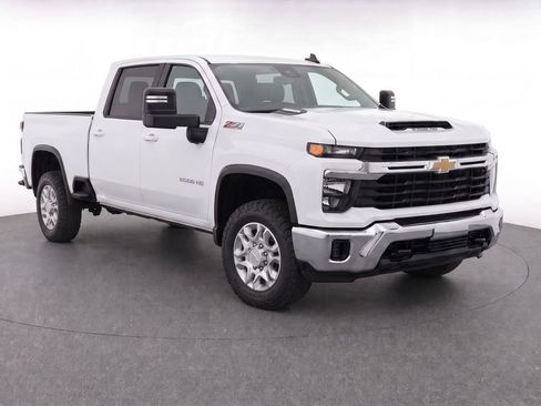 Used 2025 Chevrolet Silverado 2500 LT AWD/4WD image 2