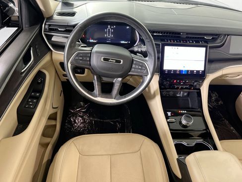 Used 2022 Jeep Grand Cherokee Limited w/ Luxury Tech Group II image 23