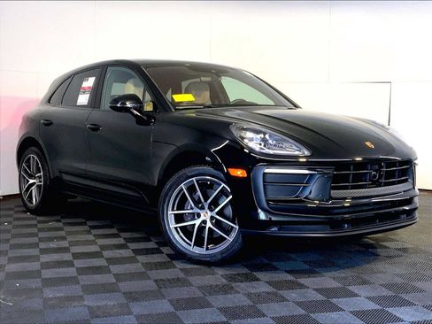 Certified 2023 Porsche Macan AWD/4WD image 9